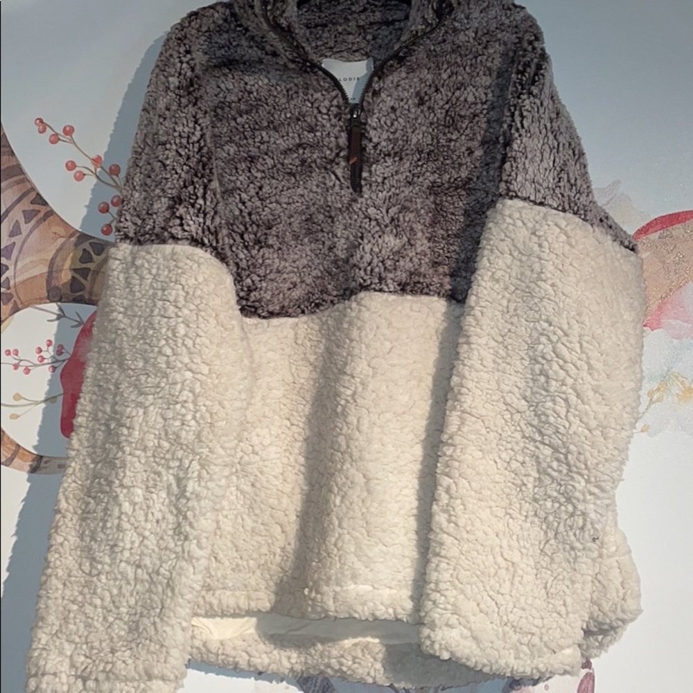 Popcorn jacket. Super soft. Never worn. Maroon and white. Price negotiable